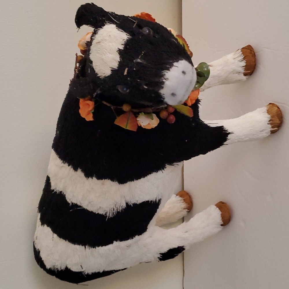 Pier 1 Fall Going Into Christmas Straw Farm Cow Animal 18 X 13"